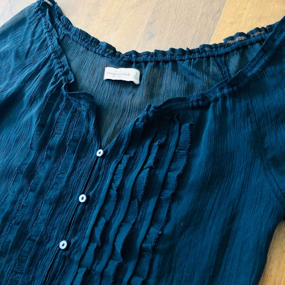 🔹Abercrombie & Fitch shirt